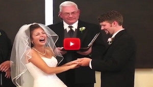 Nebudete se moct přestat smát. Tohle je to nejvtipnější svatební video!